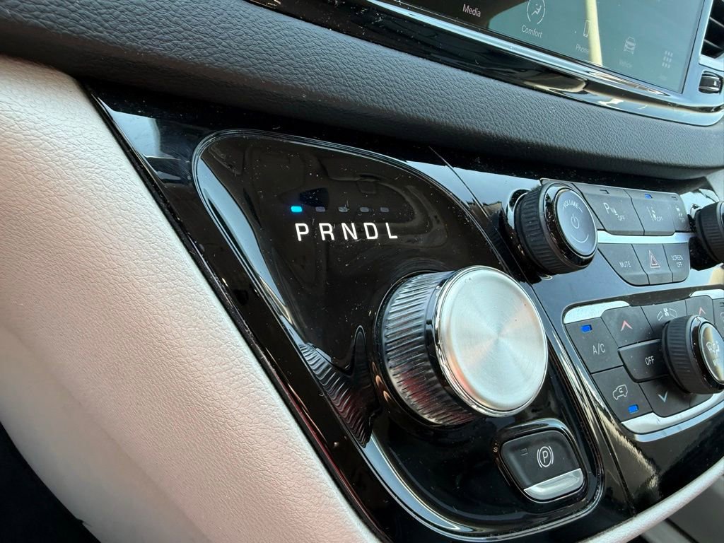 Used 2023 Chrysler Pacifica Touring-L FWD image 20