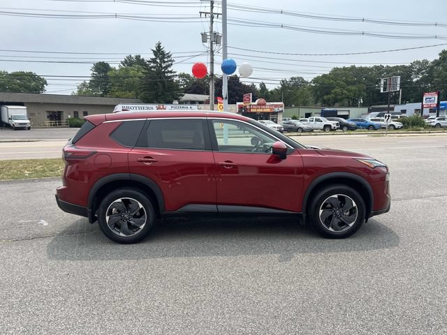 Used 2024 Nissan Rogue SV w/ SV Premium Package FWD image 2