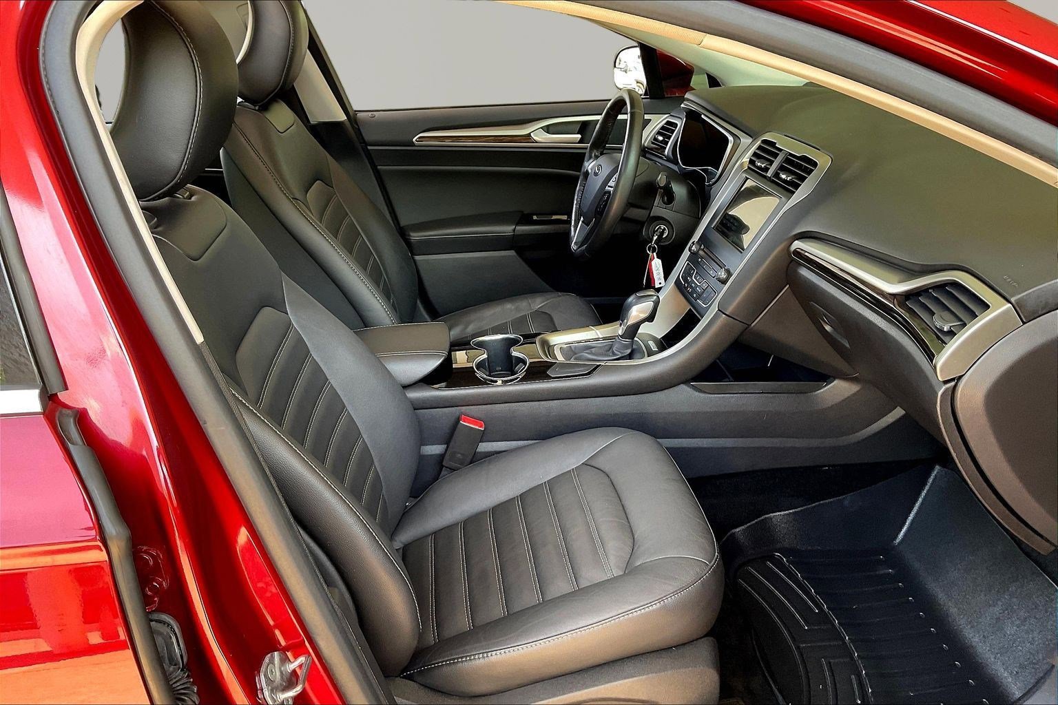 Used 2016 Ford Fusion SE w/ Equipment Group 202A FWD image 29