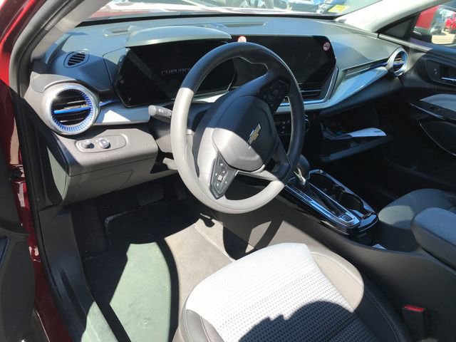 Used 2025 Chevrolet Trax LT FWD image 4