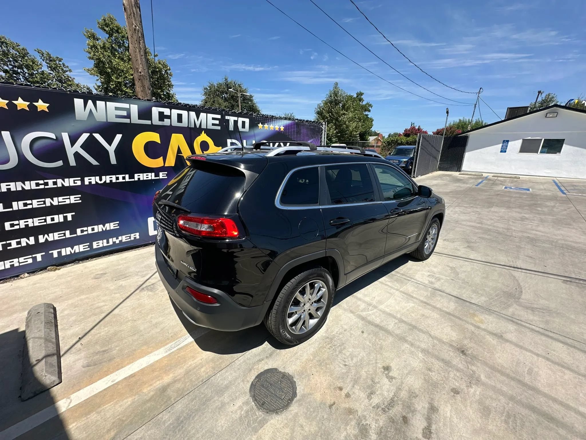 Used 2018 Jeep Cherokee Limited AWD/4WD image 4