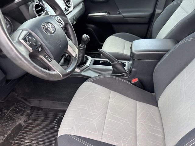 Used 2020 Toyota Tacoma TRD Off-Road image 11