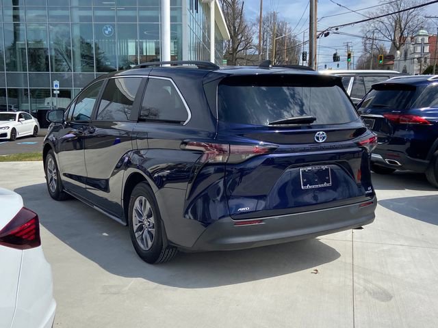 Used 2024 Toyota Sienna LE image 7