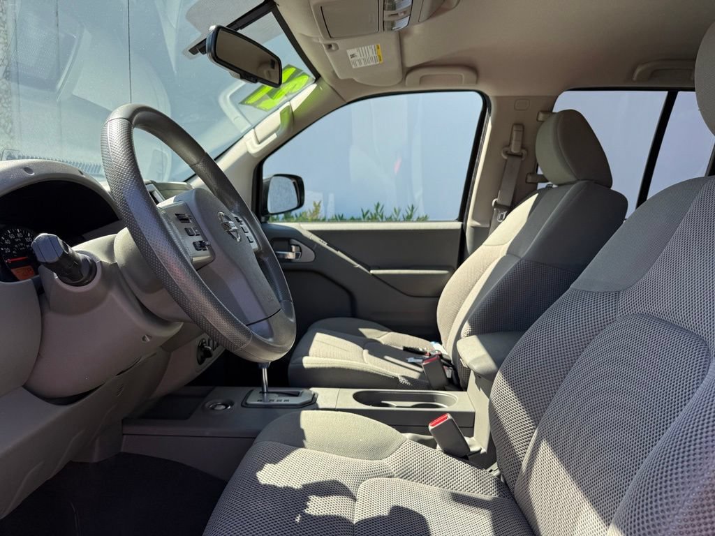Used 2021 Nissan Frontier SV w/ Midnight Edition Floor Mats AWD/4WD image 15