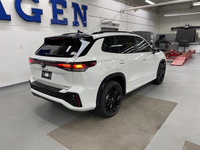 New 2026 Volkswagen Tiguan SE R-Line image 4