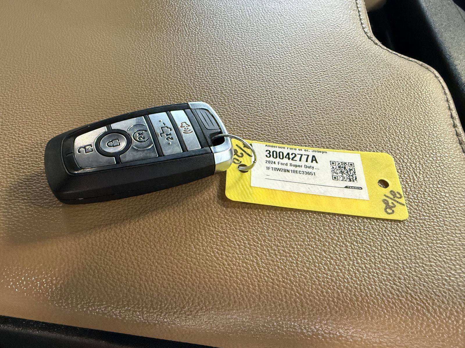 Used 2024 Ford F250 Lariat w/ Chrome Package image 36