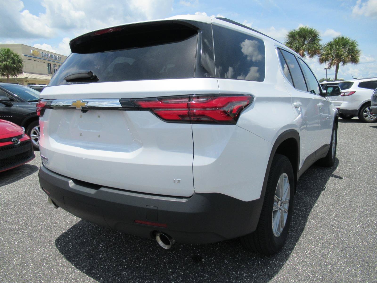 Used 2023 Chevrolet Traverse LT FWD image 7