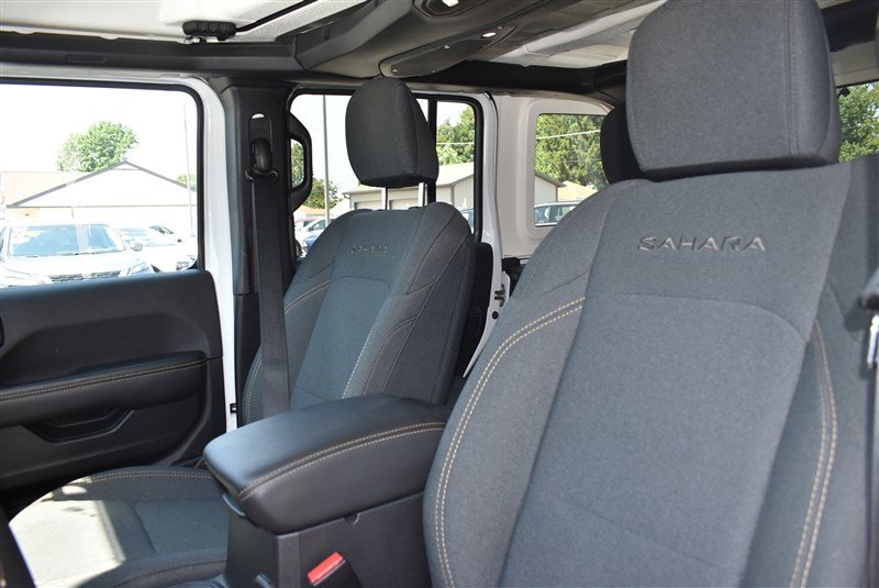 Used 2024 Jeep Wrangler Unlimited Sahara w/ Technology Group AWD/4WD image 12