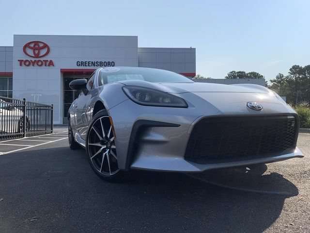 Used 2024 Toyota GR86 RWD image 2