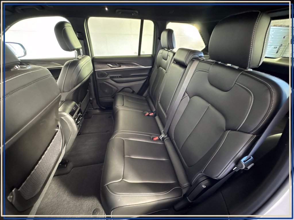 Used 2026 Jeep Grand Cherokee Limited AWD/4WD image 31