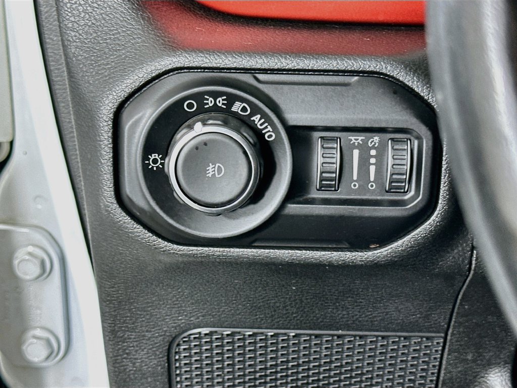 Used 2021 Jeep Wrangler Unlimited Rubicon w/ Cold Weather Group AWD/4WD image 10