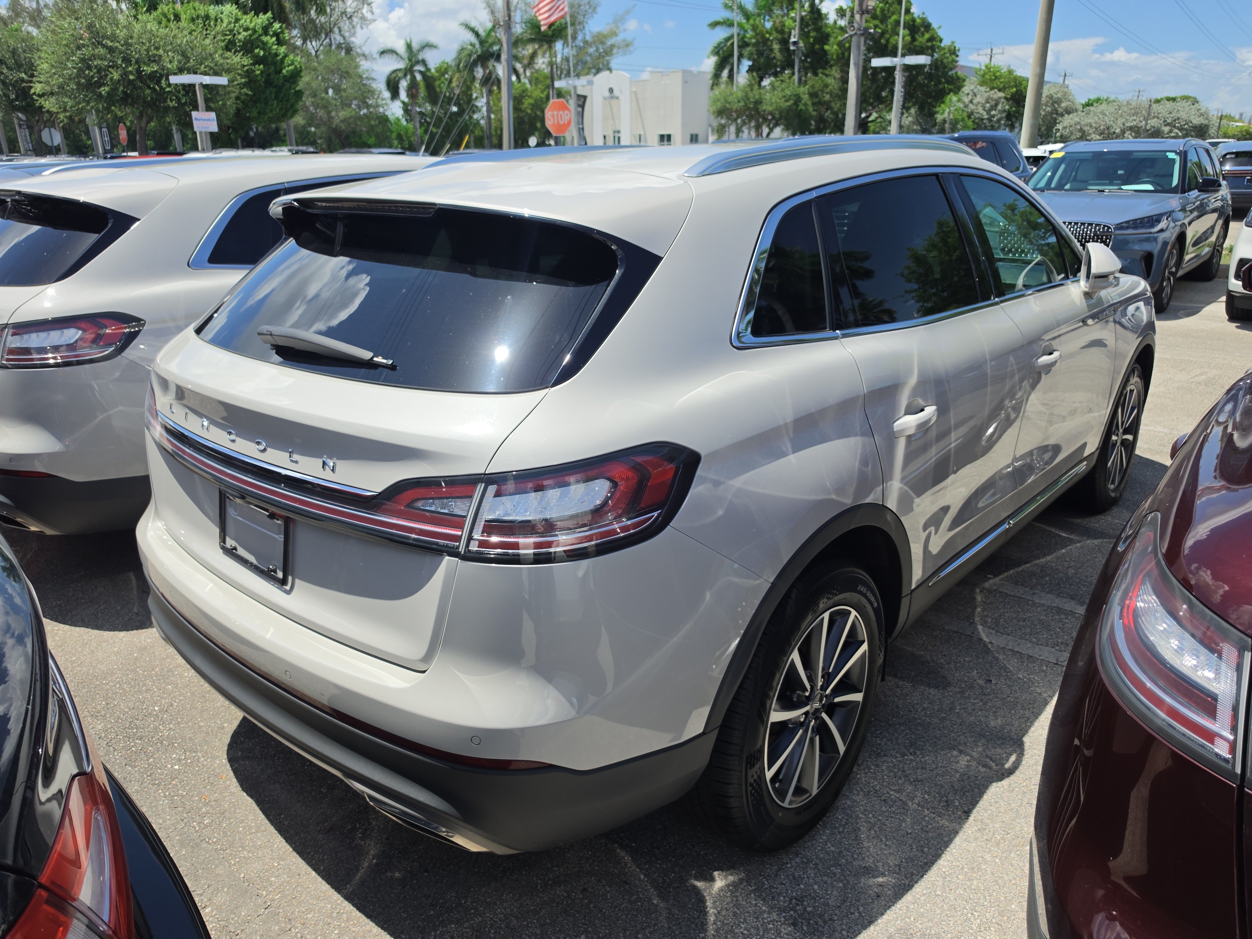 Used 2022 Lincoln Nautilus FWD image 4