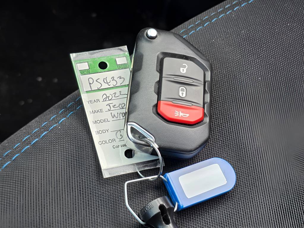 Used 2022 Jeep Wrangler Unlimited Rubicon 4xe image 35