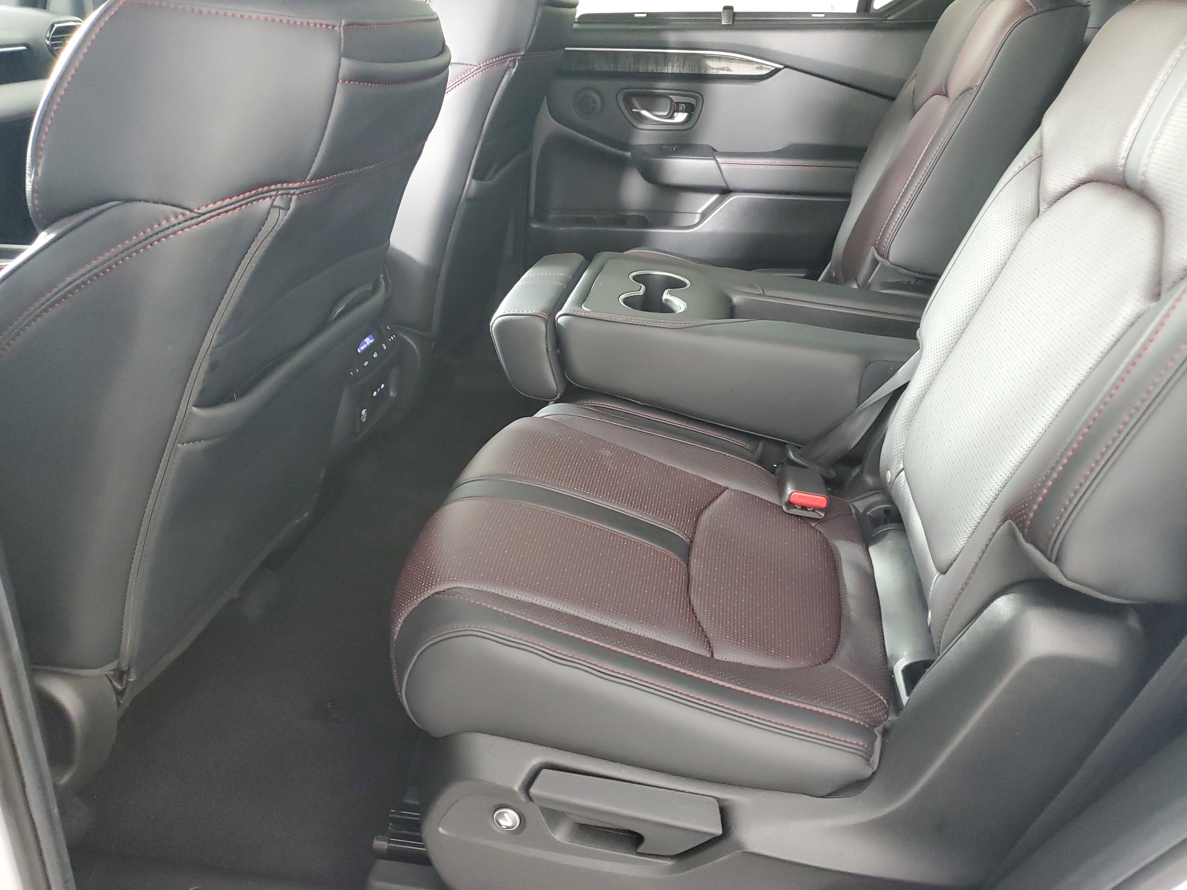 Certified 2025 Honda Pilot Black Edition image 13