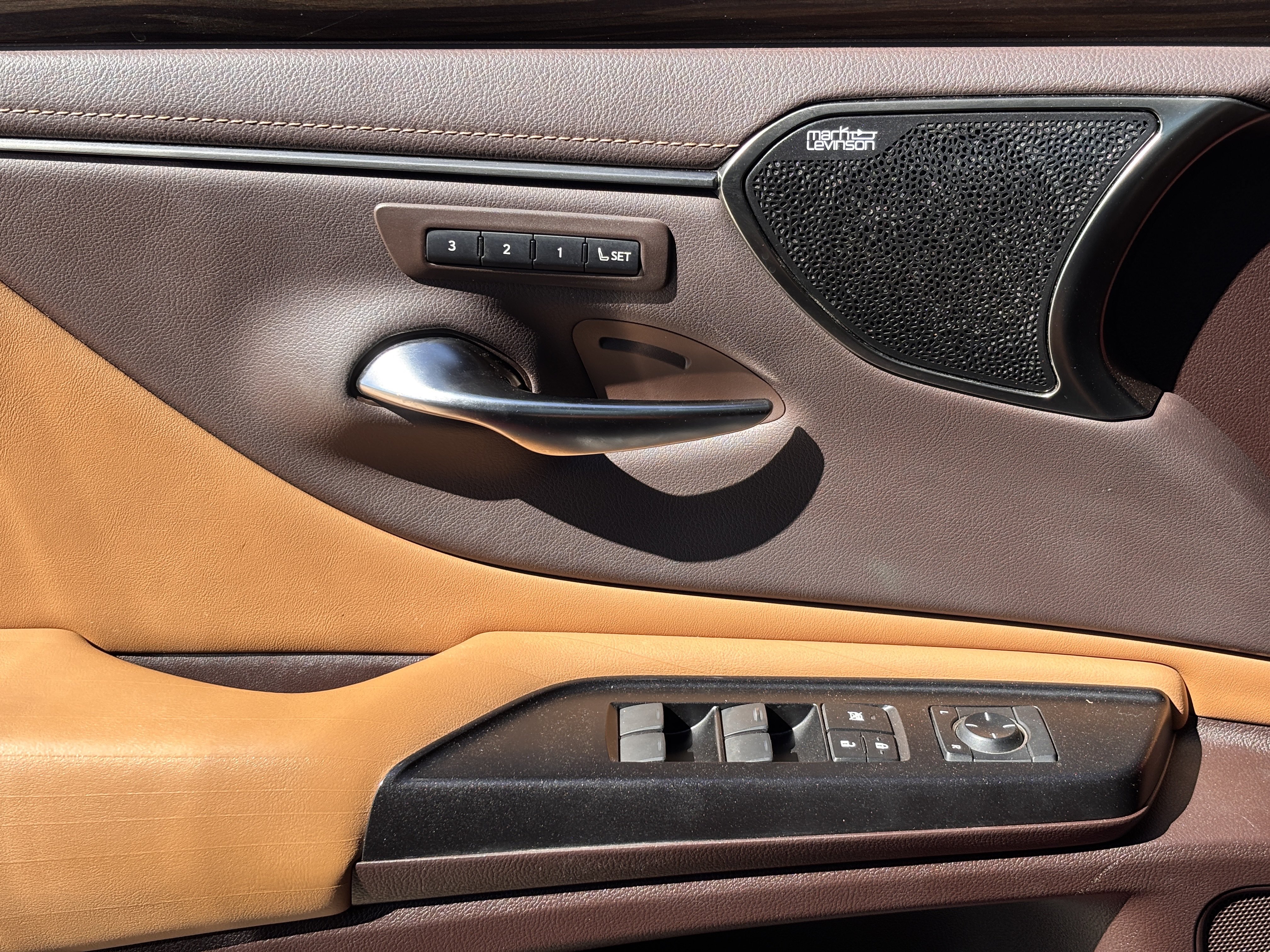 Used 2019 Lexus ES 300h Ultra Luxury FWD image 28