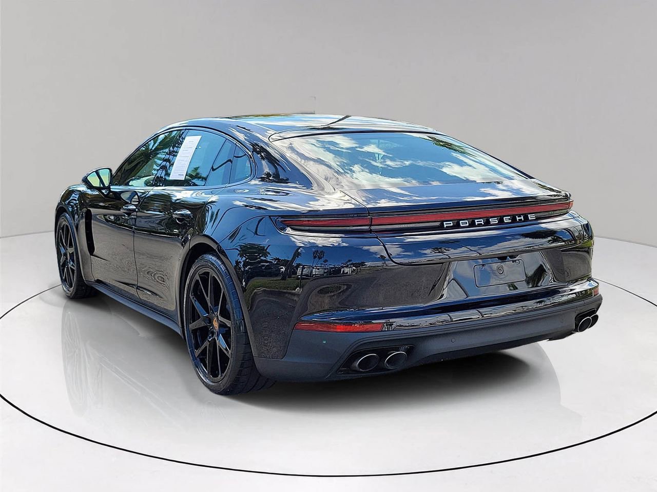 Used 2026 Porsche Panamera 4 image 4