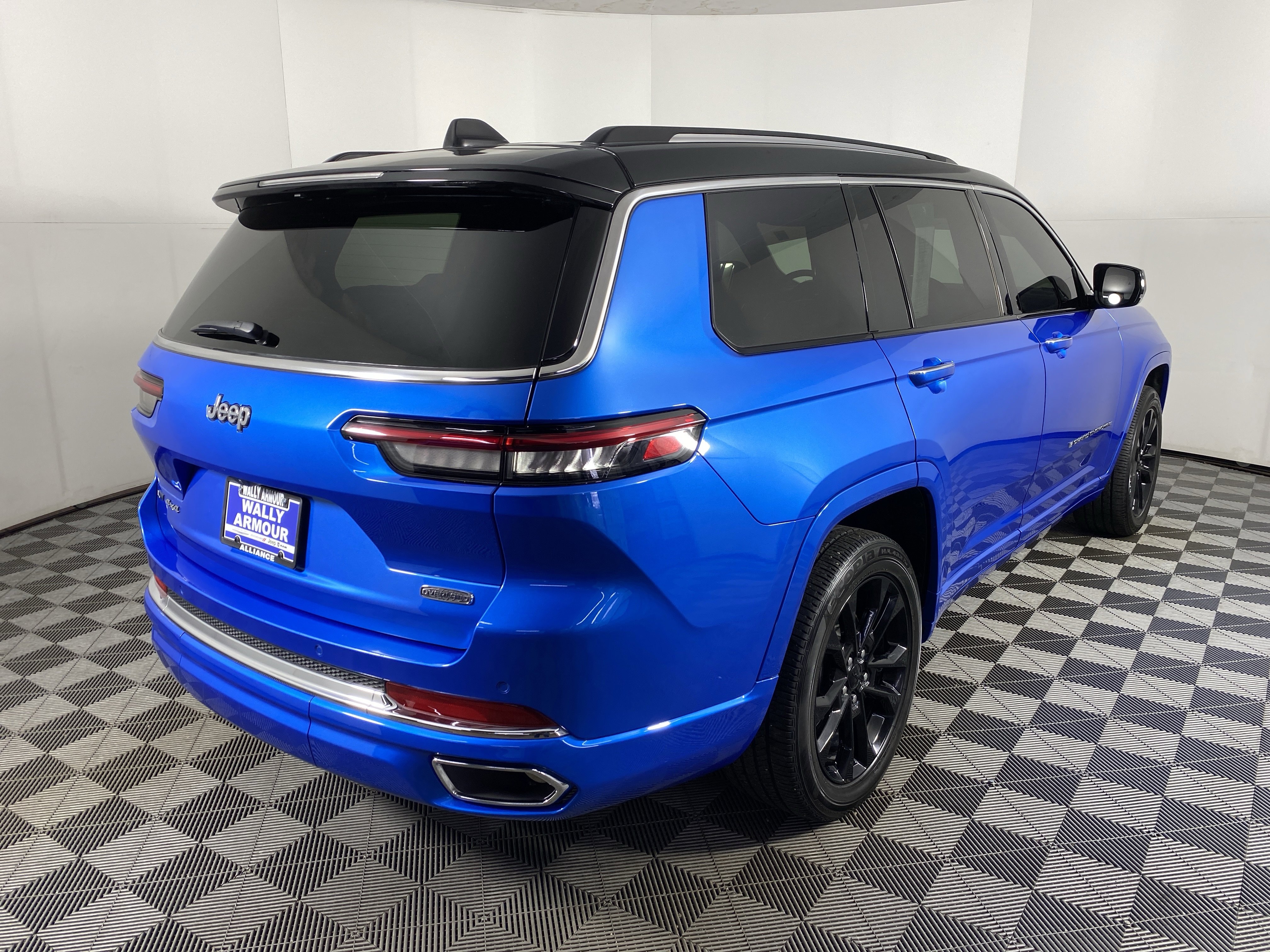 Used 2023 Jeep Grand Cherokee L Overland image 9