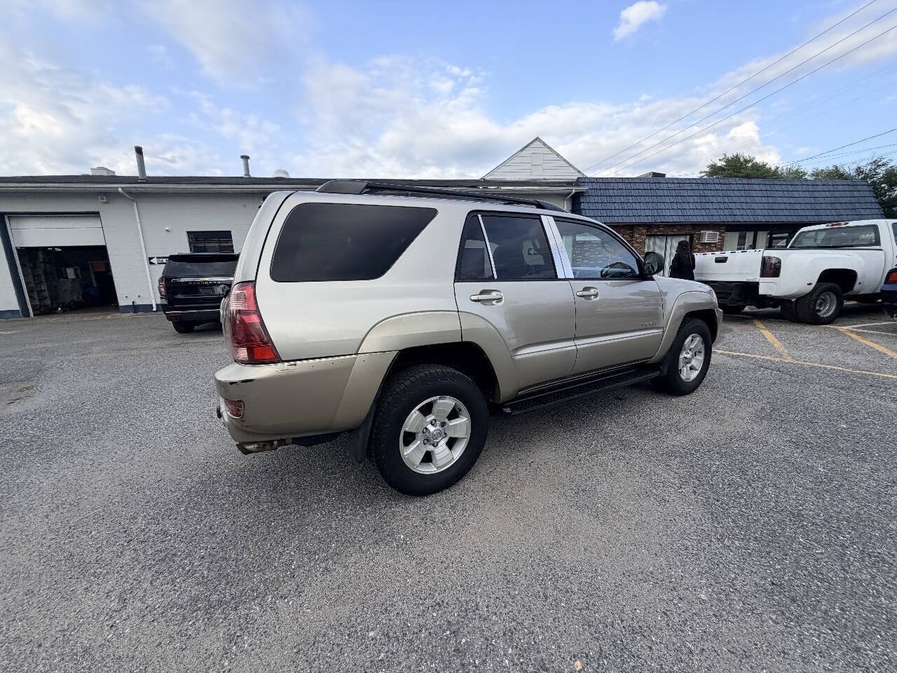 Used 2004 Toyota 4Runner SR5 AWD/4WD image 22
