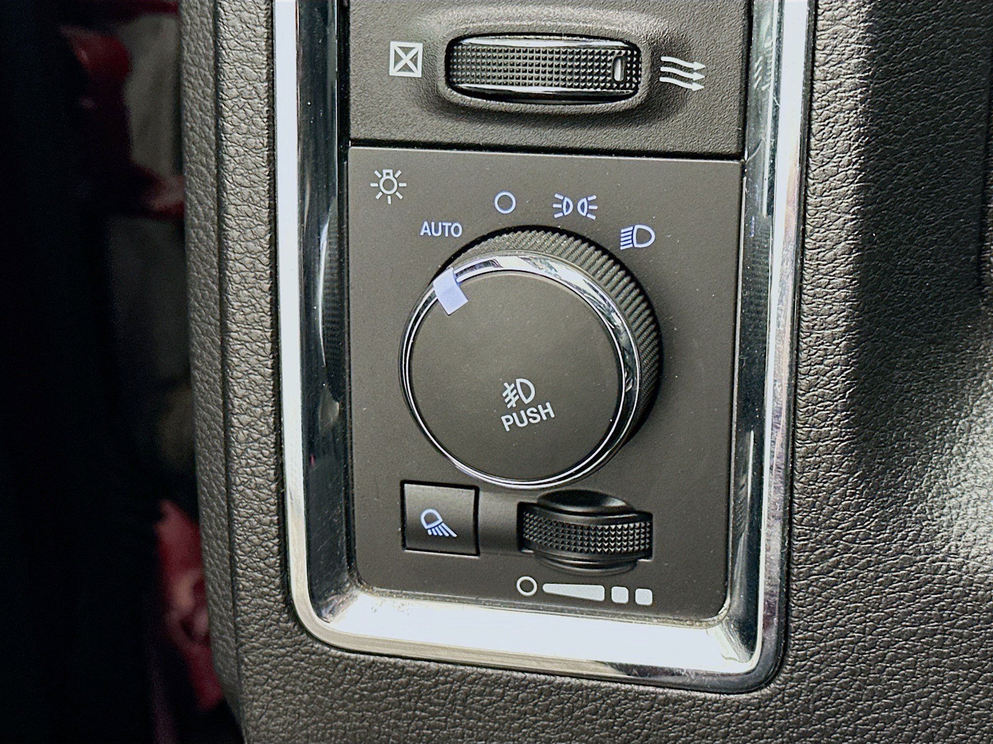 Used 2018 RAM 1500 Laramie w/ Protection Group AWD/4WD image 17