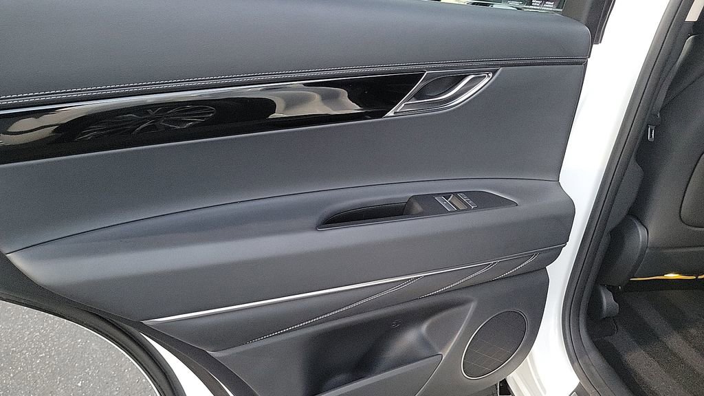 Used 2025 Genesis GV80 2.5T Standard image 19