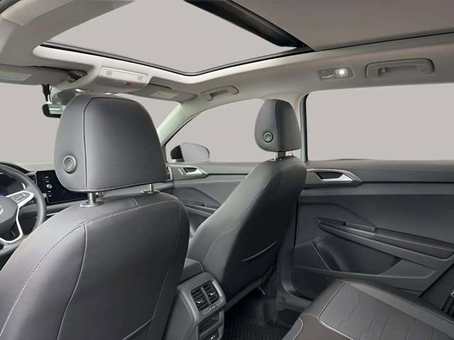 New 2026 Volkswagen Taos SE image 4