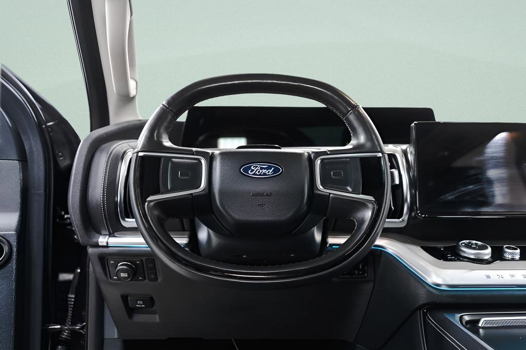 Used 2025 Ford Expedition Platinum AWD/4WD image 9