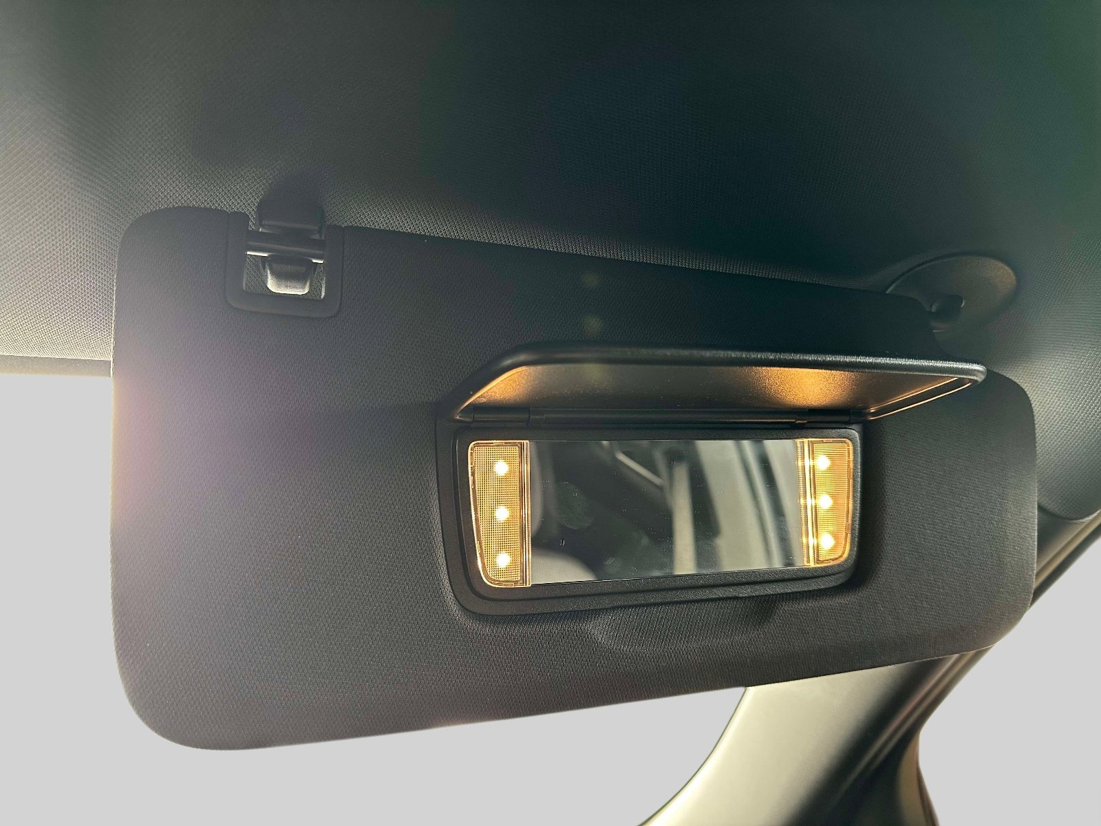 Certified 2023 Chevrolet Traverse LT FWD image 31