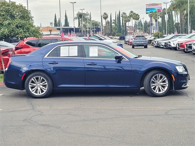 Used 2017 Chrysler 300 Limited image 4