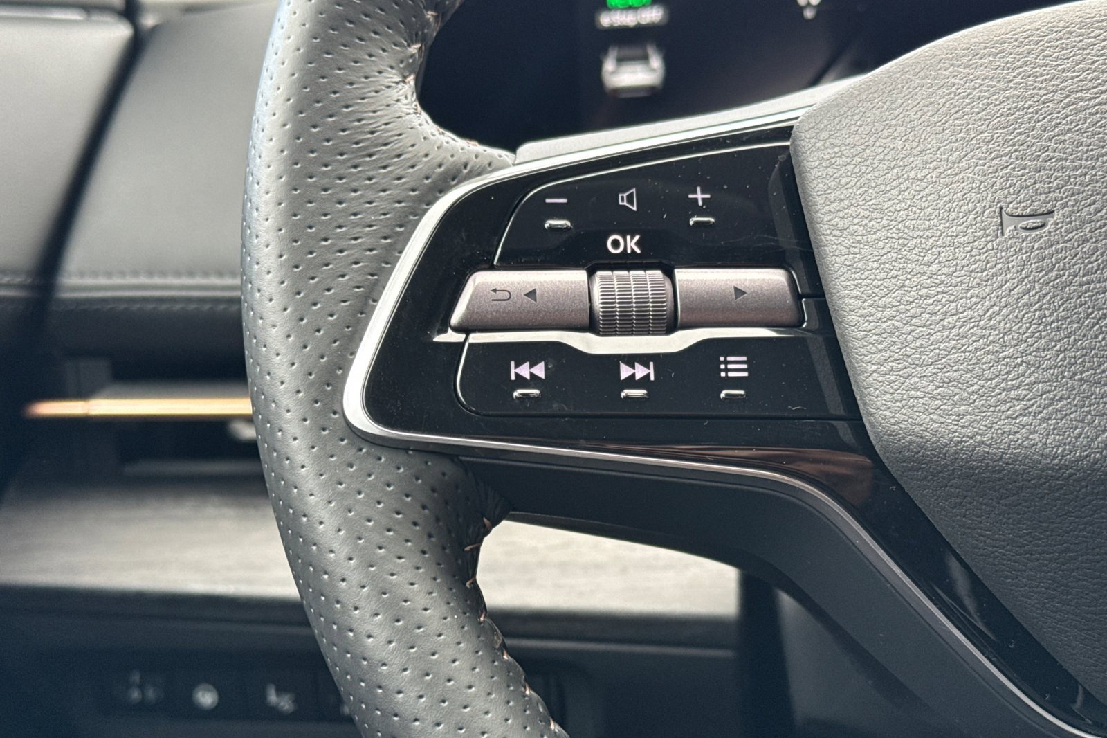 Certified 2023 Nissan Ariya ENGAGE e-4ORCE image 28