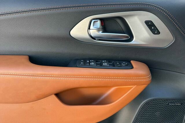New 2026 Chrysler Pacifica Pinnacle image 8