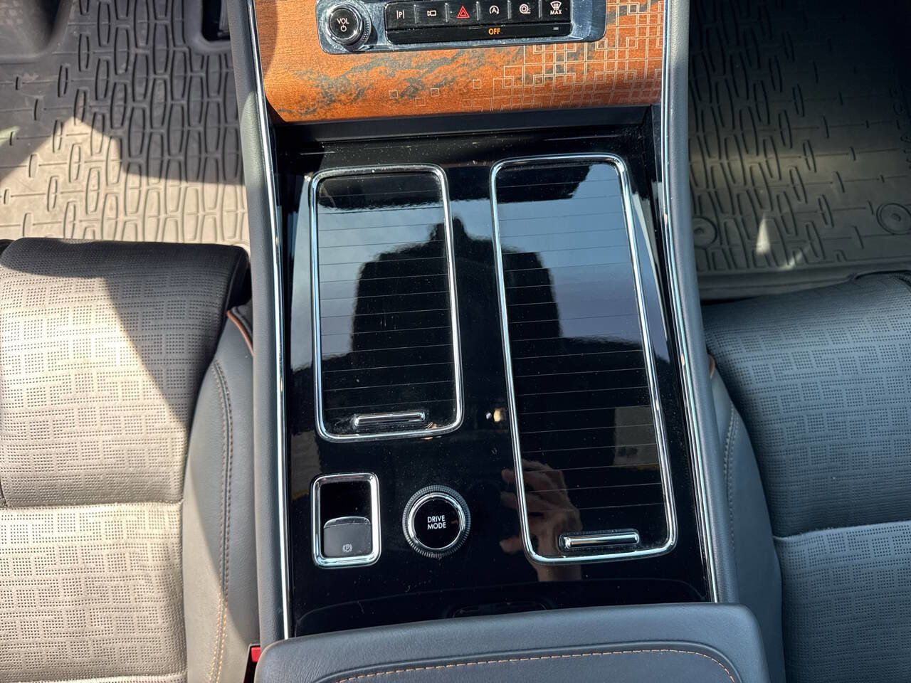 Used 2025 Lincoln Aviator Black Label w/ Jet Appearance Package AWD/4WD image 26