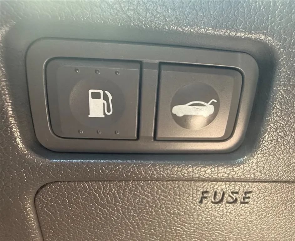 Used 2014 Hyundai Sonata Limited w/ Technology Package 05 FWD image 22