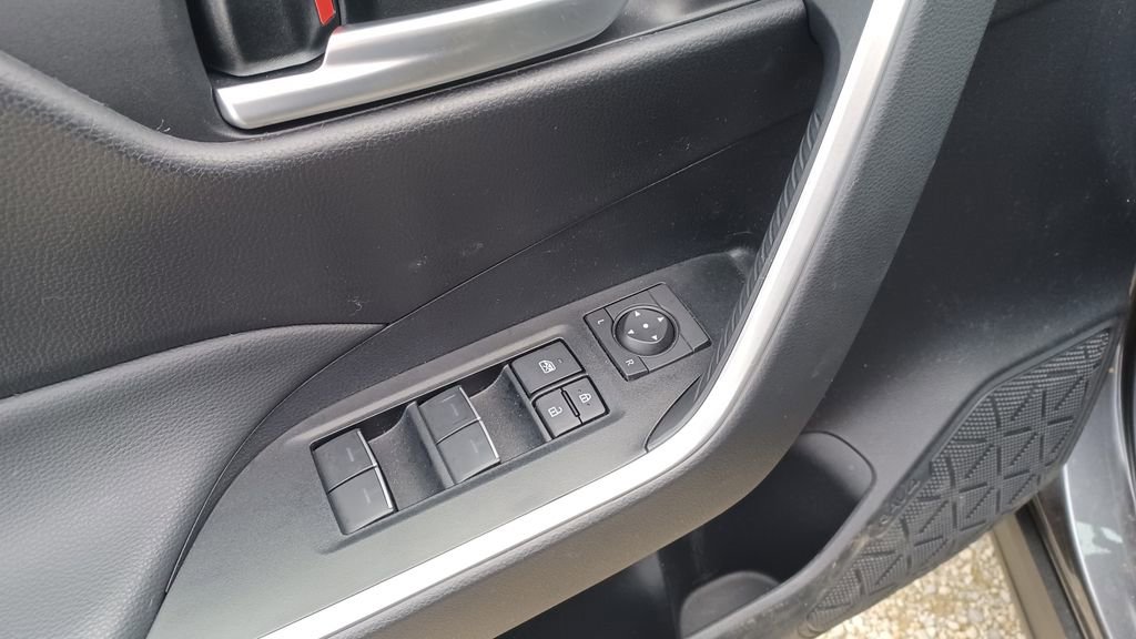 Used 2025 Toyota RAV4 XLE w/ Convenience Package image 6