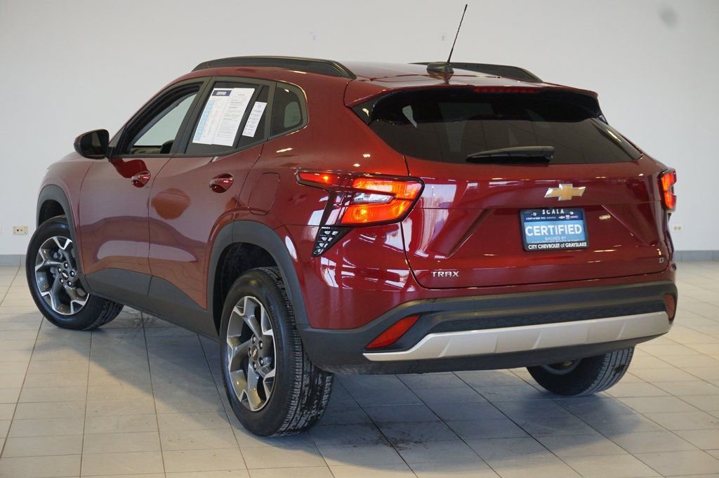 Certified 2025 Chevrolet Trax LT w/ LT Convenience Package image 7