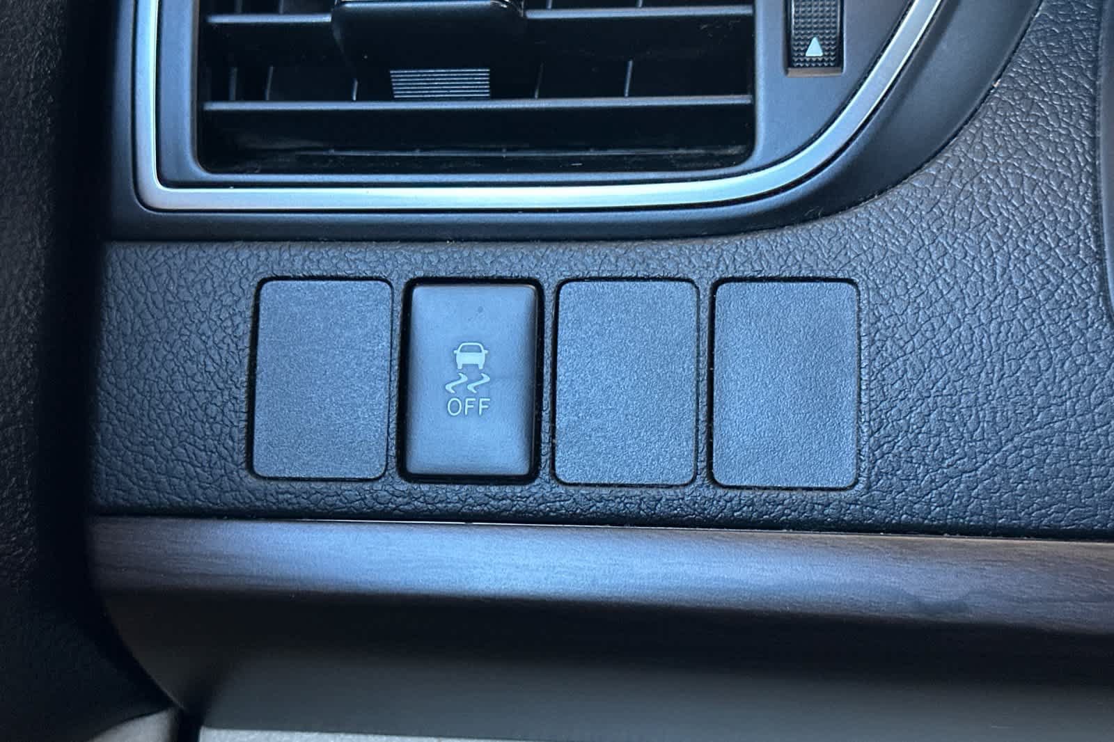Used 2017 Toyota Camry LE FWD image 30