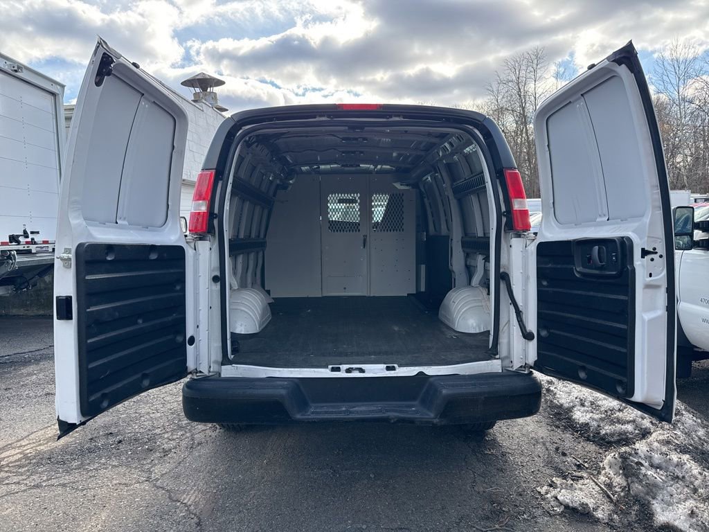 Used 2017 Chevrolet Express 2500 image 6