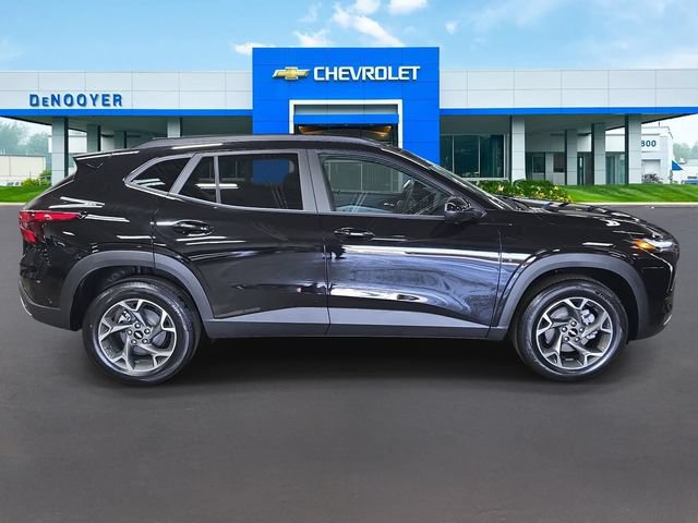 New 2026 Chevrolet Trax LT w/ Driver Confidence Package FWD image 5