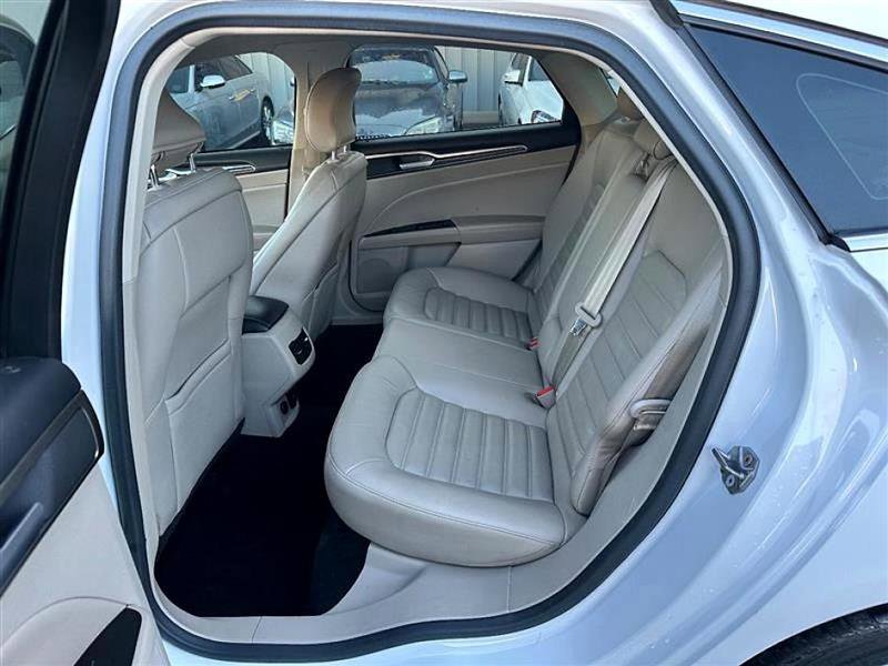 Used 2017 Ford Fusion SE w/ Fusion SE Technology Package image 19