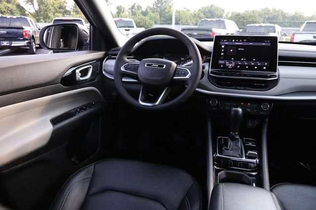 Used 2025 Jeep Compass Limited AWD/4WD image 24