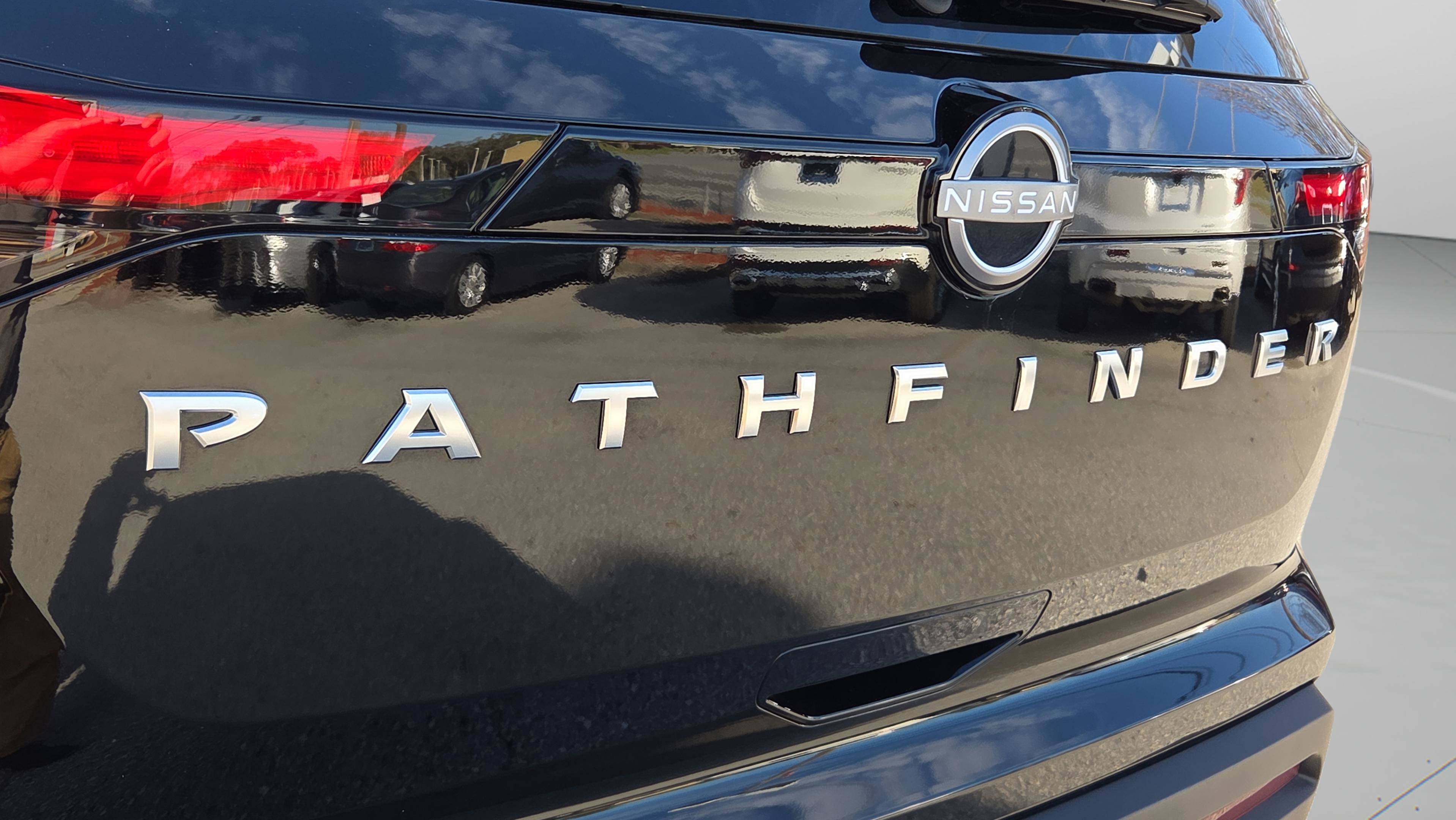 Certified 2025 Nissan Pathfinder SV image 17