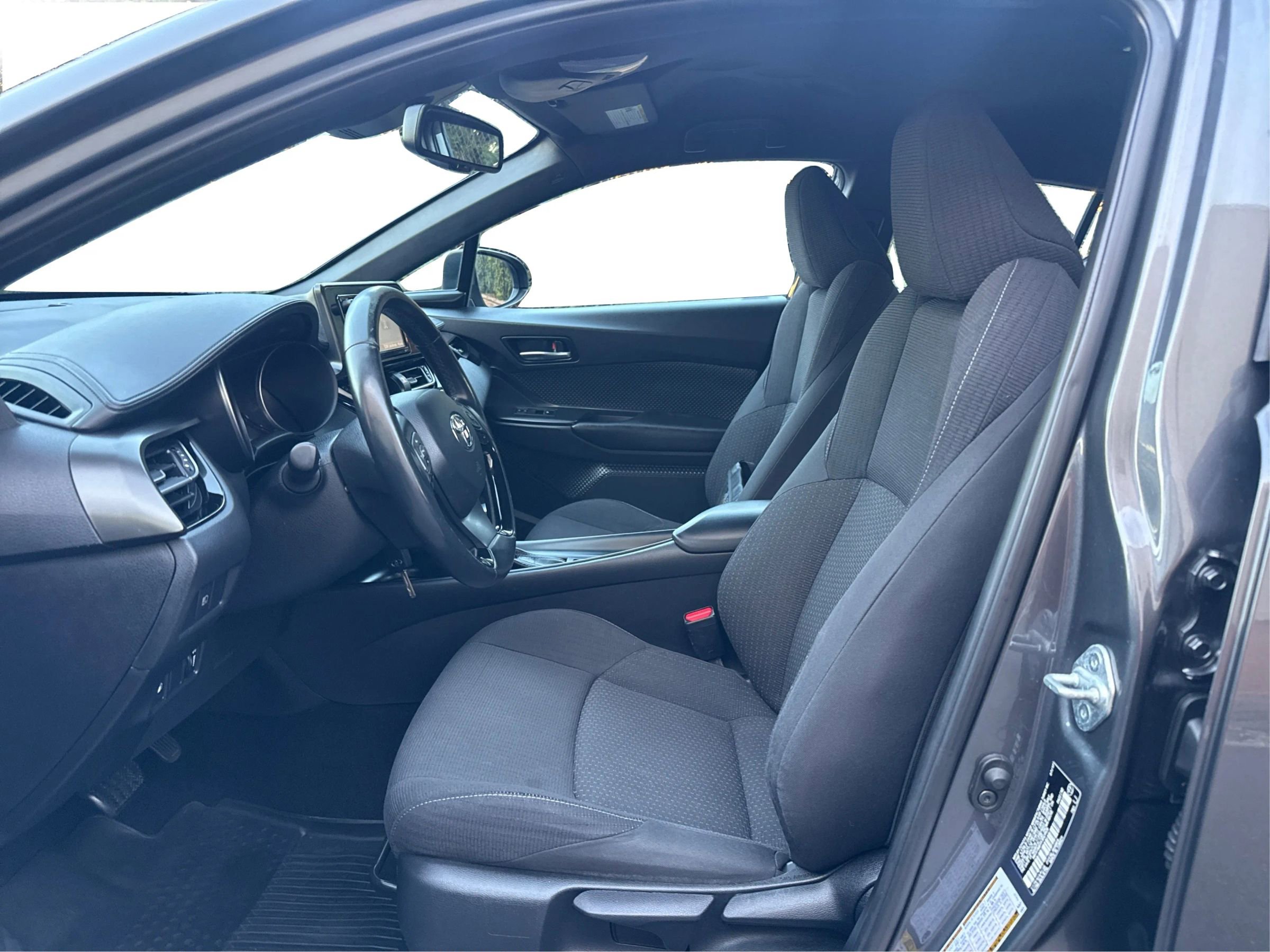 Used 2018 Toyota C-HR XLE image 9