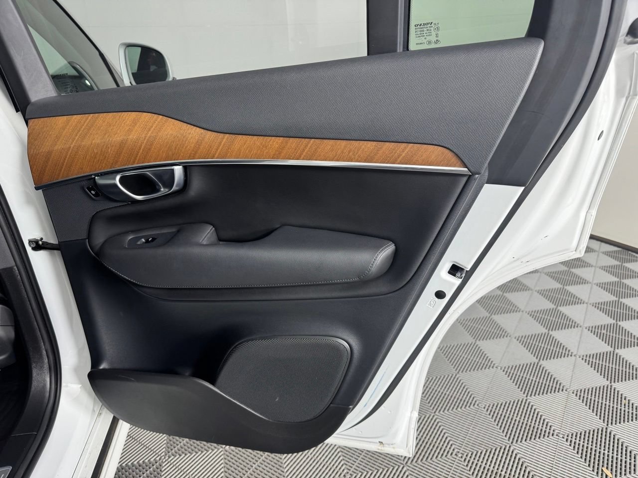 Used 2024 Volvo XC90 B5 Plus AWD/4WD image 32