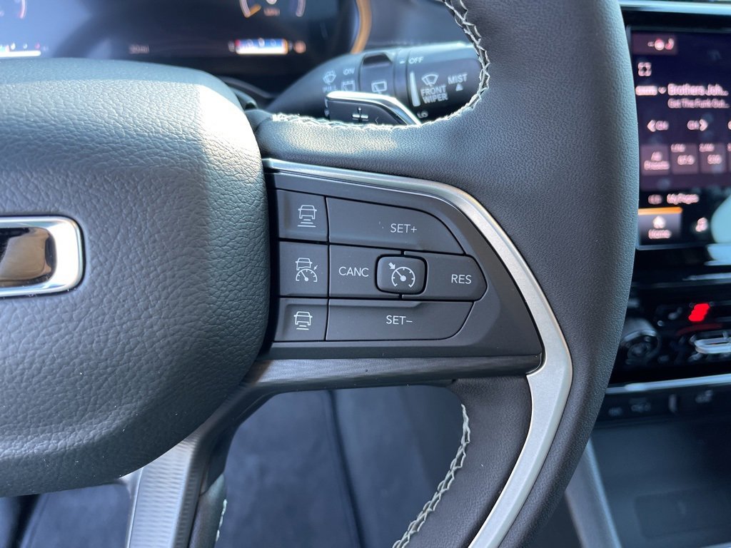 New 2025 Jeep Grand Cherokee L Altitude image 16