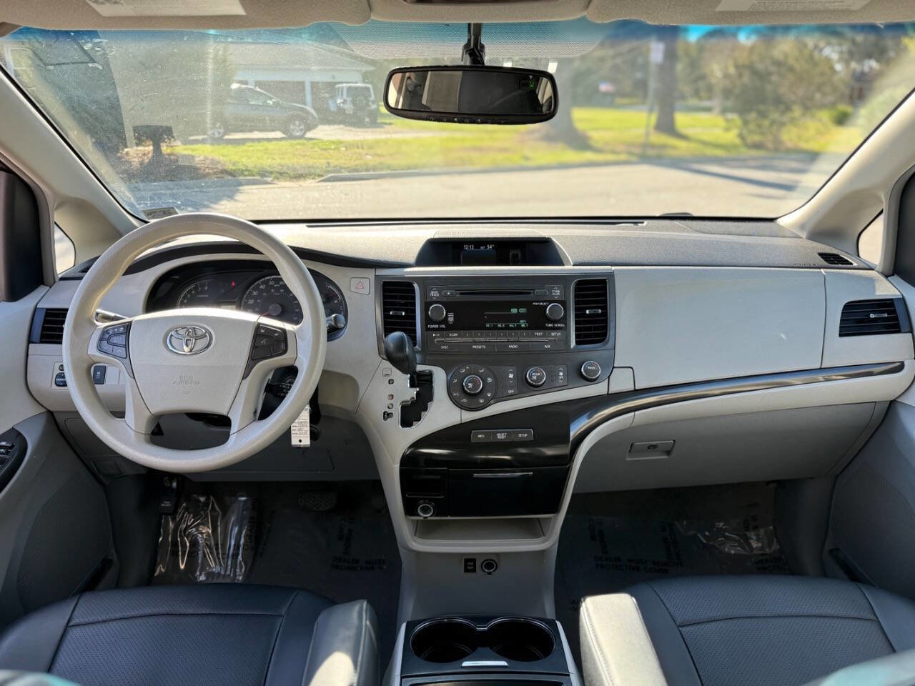 Used 2011 Toyota Sienna LE image 29