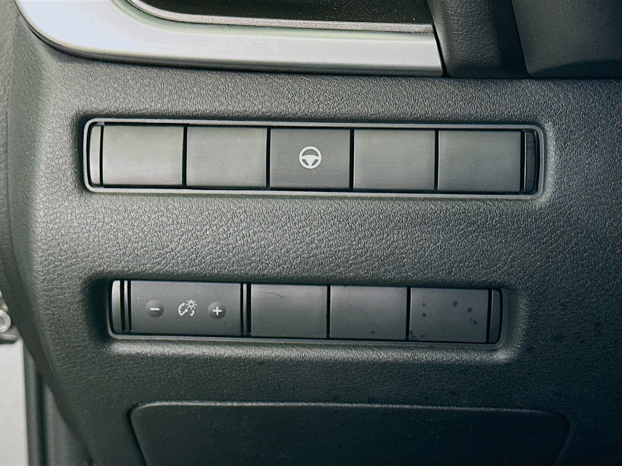 Used 2023 Nissan Rogue SV image 17