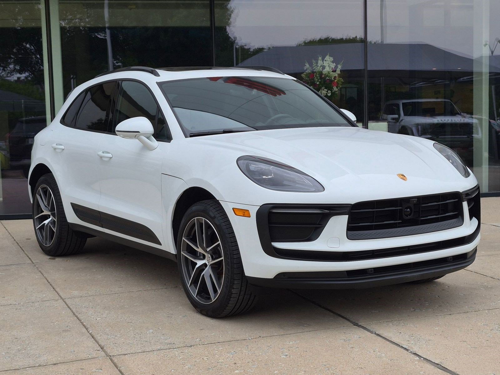 Certified 2026 Porsche Macan AWD/4WD image 7