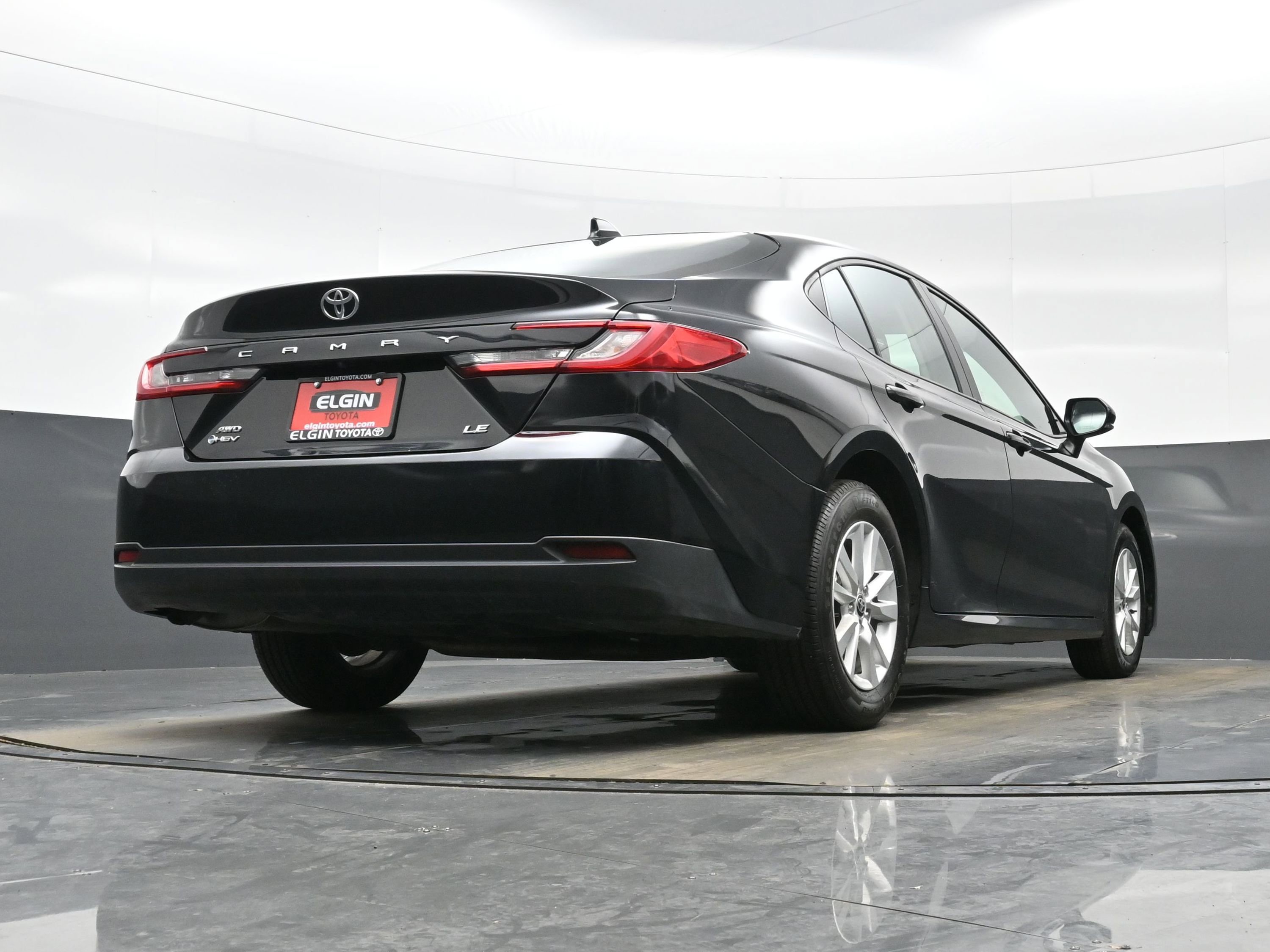 Used 2025 Toyota Camry LE w/ Convenience Package image 31