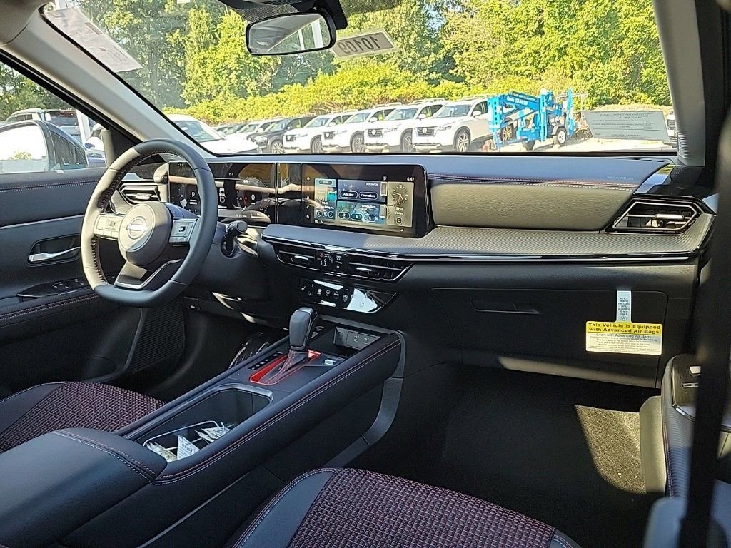 Used 2025 Nissan Kicks SR w/ SR Premium Package image 13