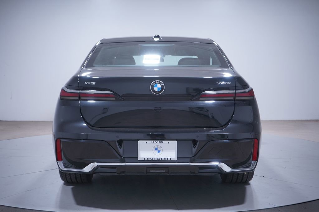 Used 2024 BMW 740i xDrive w/ Premium Package 2 AWD/4WD image 5