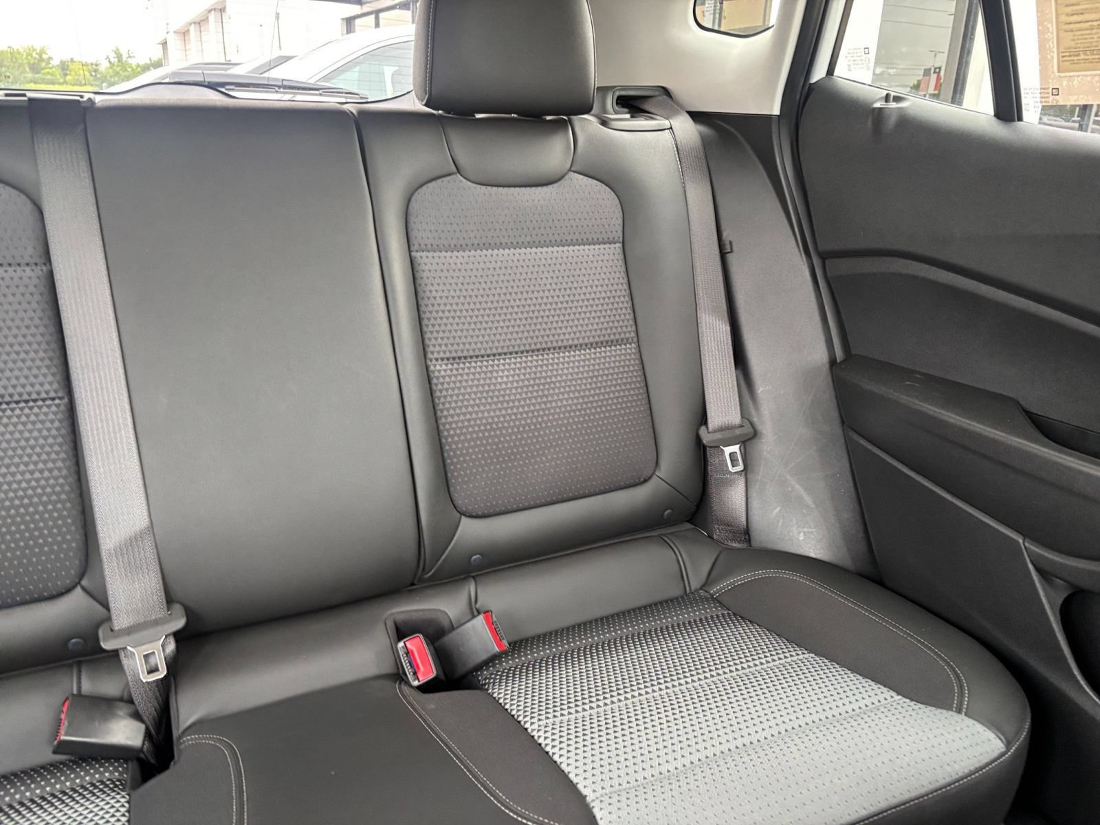 Used 2025 Chevrolet Trax LT w/ LT Convenience Package FWD image 31